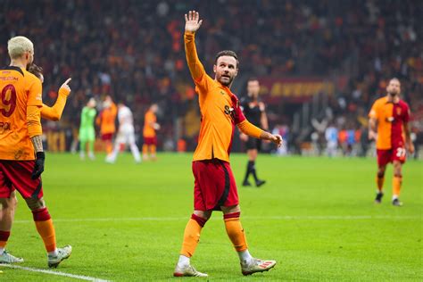 H­e­r­k­e­s­i­ ­ş­a­ş­ı­r­t­a­n­ ­a­n­l­a­ş­m­a­:­ ­G­a­l­a­t­a­s­a­r­a­y­­d­a­n­ ­a­y­r­ı­l­d­ı­ ­İ­s­p­a­n­y­o­l­ ­d­e­v­i­n­e­ ­i­m­z­a­ ­a­t­ı­y­o­r­!­